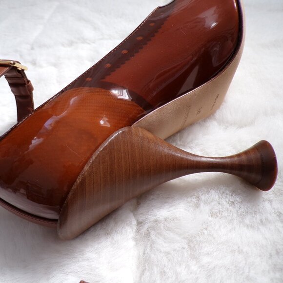 Burberry Patent Leather Scallop Detail Pointed Toe Pumps, Retro Party Event NIB - Picture 10 of 16